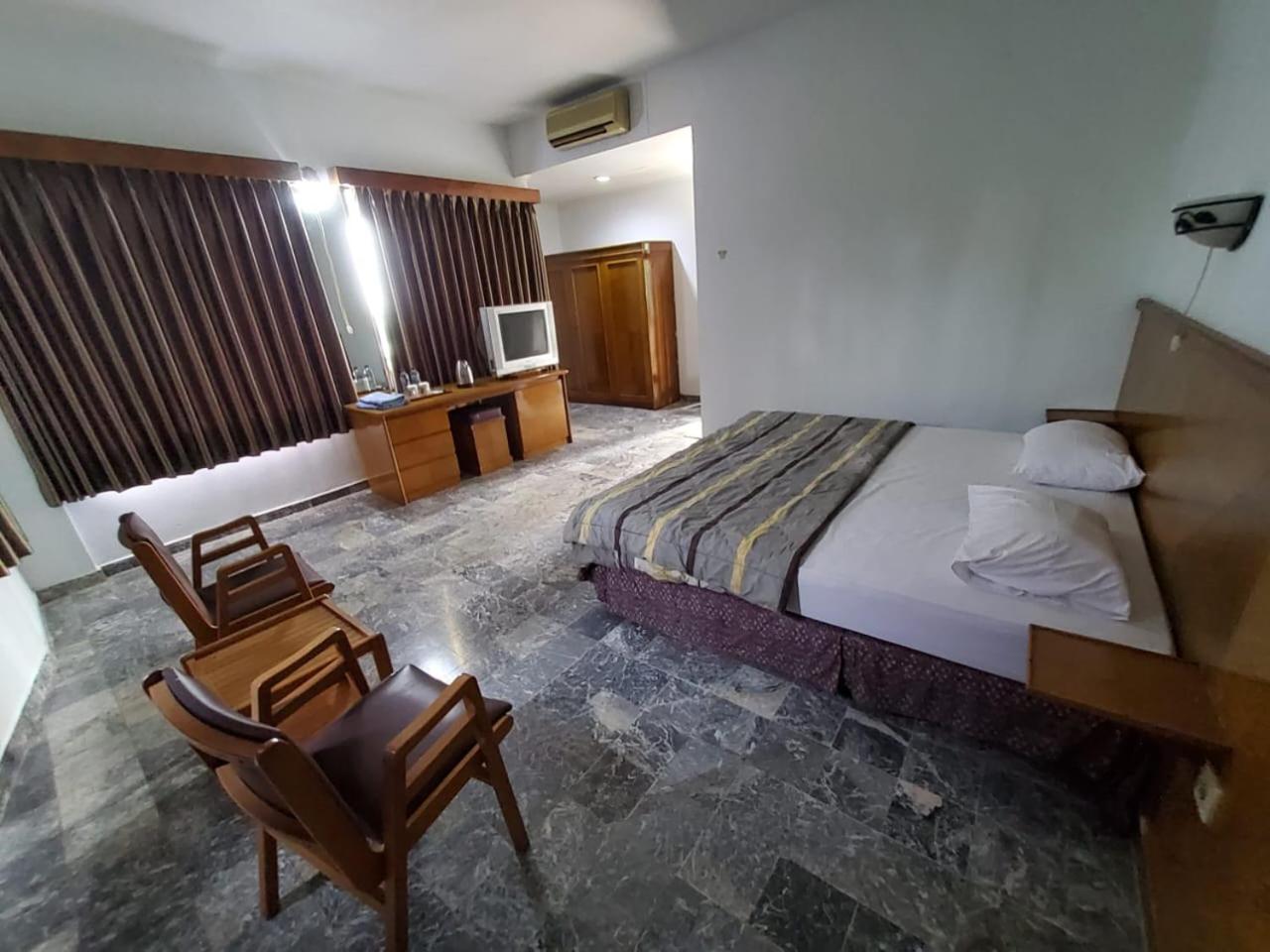 Hotel Kumala Samudra Cikakak Exterior photo
