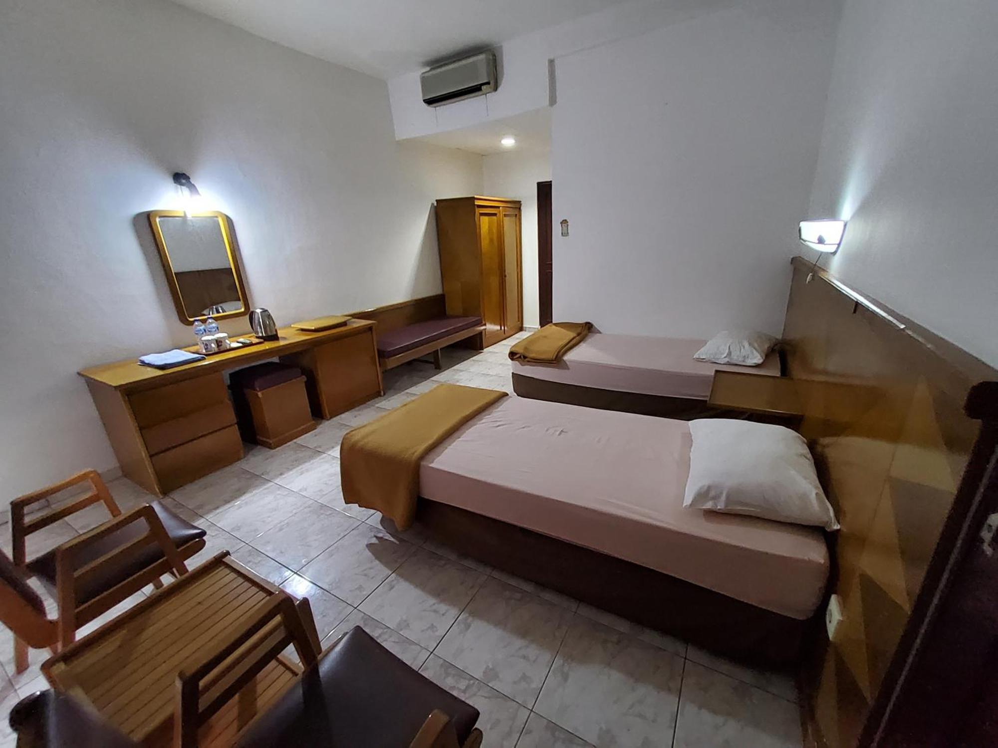 Hotel Kumala Samudra Cikakak Exterior photo